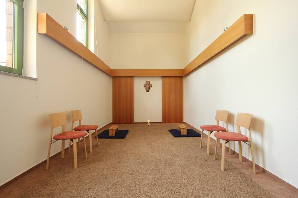 Quelle: Erzbischöfliches Seelsorgeamt Freiburg - Bildungshäuser und Familienferienstätten Kursprogramm im Haus Maria Lindenberg Gebetsraum