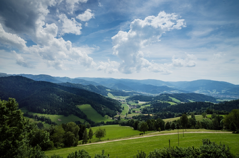 Quelle: Erzbischöfliches Seelsorgeamt Freiburg - Bildungshäuser und Familienferienstätten Blick auf die Landschaft und Umgebung vom Haus Maria Lindenberg