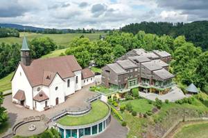 Bild vom Luftbild vom Haus Maria Lindenberg und Kapelle